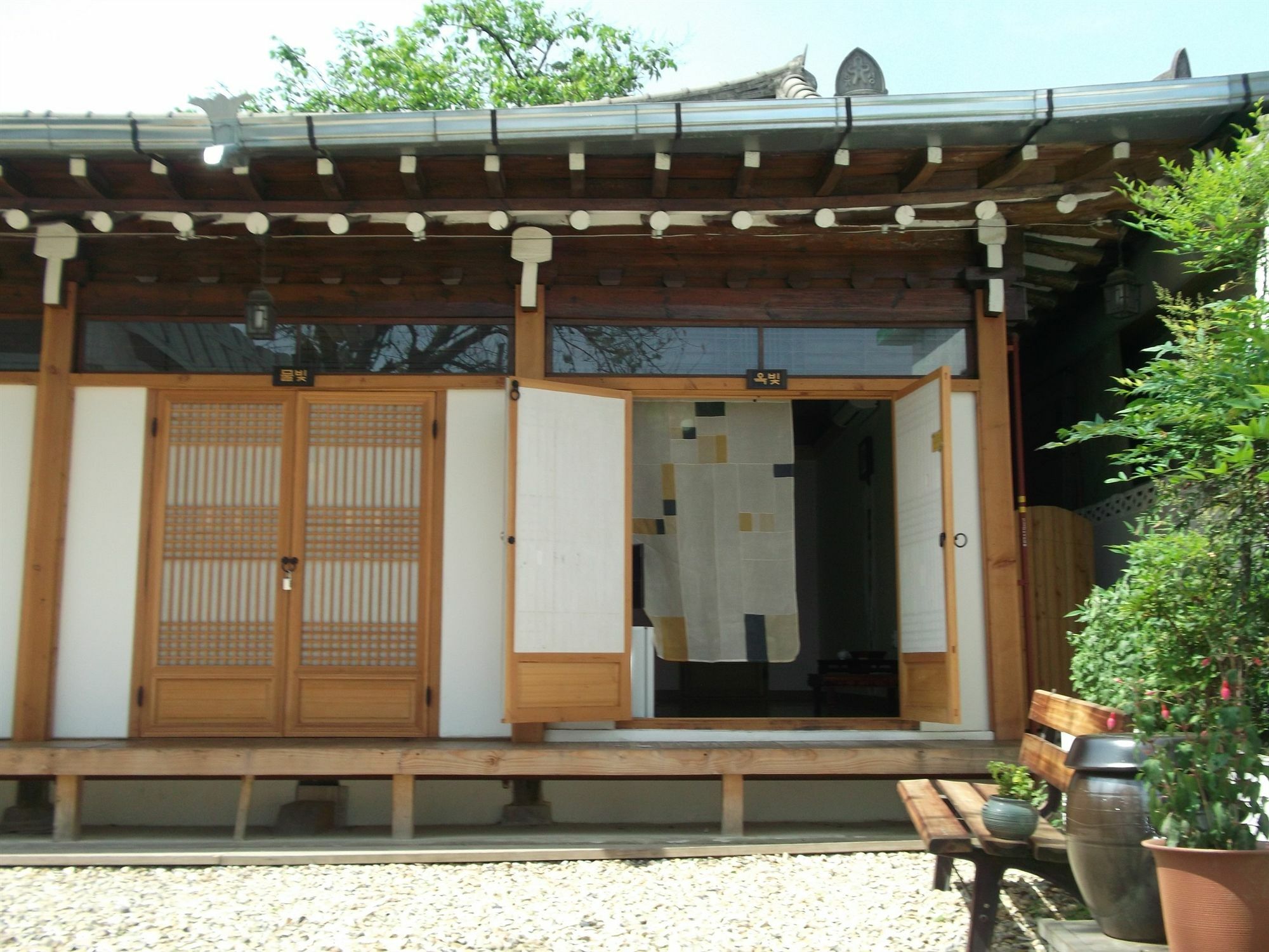 Dukmanjae Hotel Jeonju Exterior photo