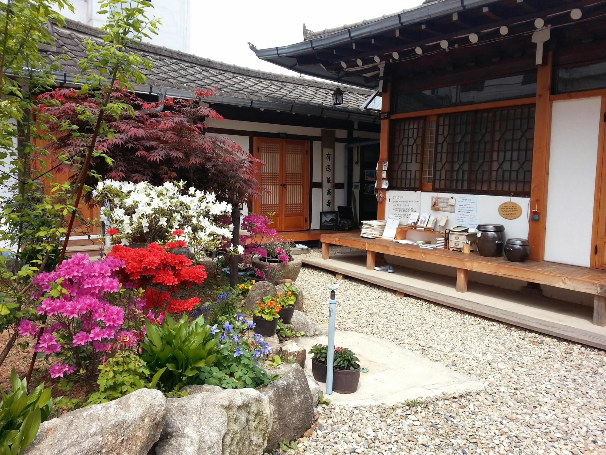 Dukmanjae Hotel Jeonju Exterior photo