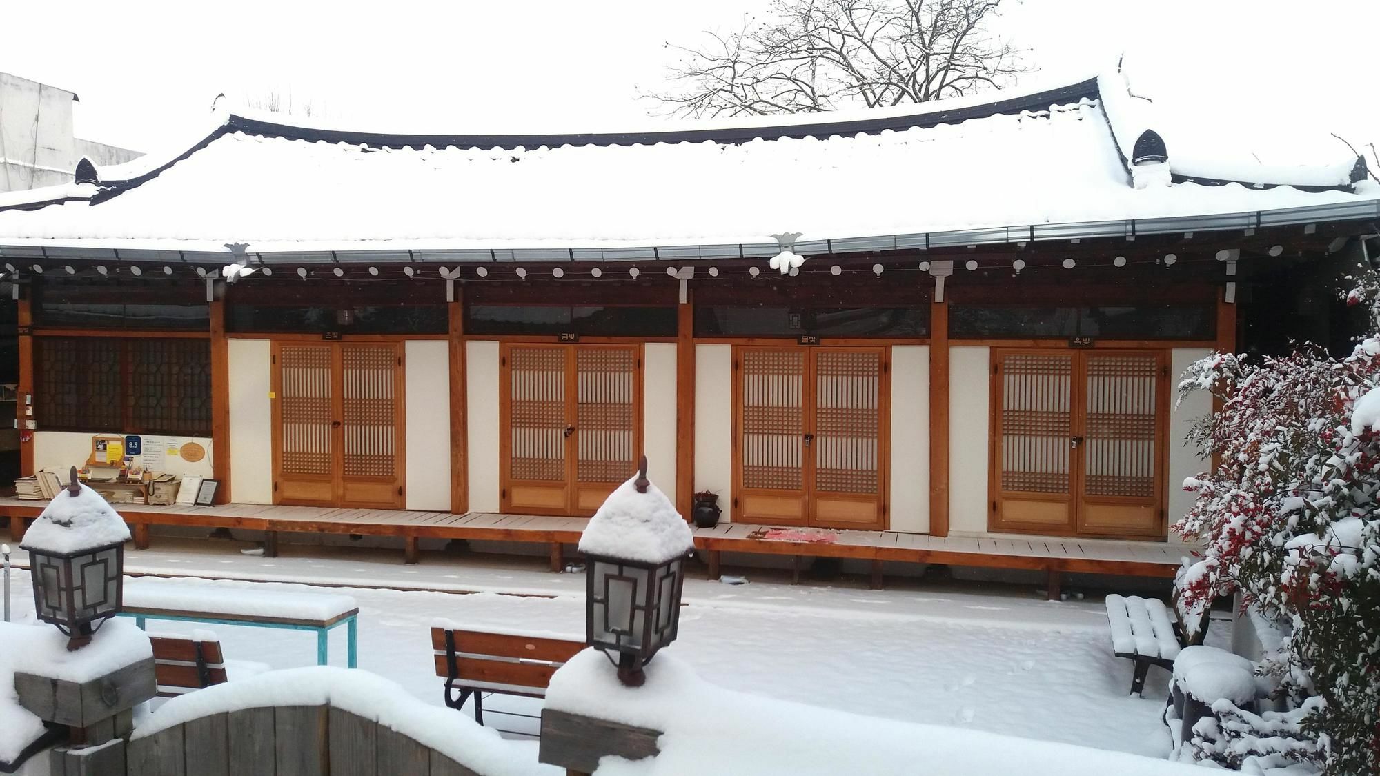 Dukmanjae Hotel Jeonju Exterior photo